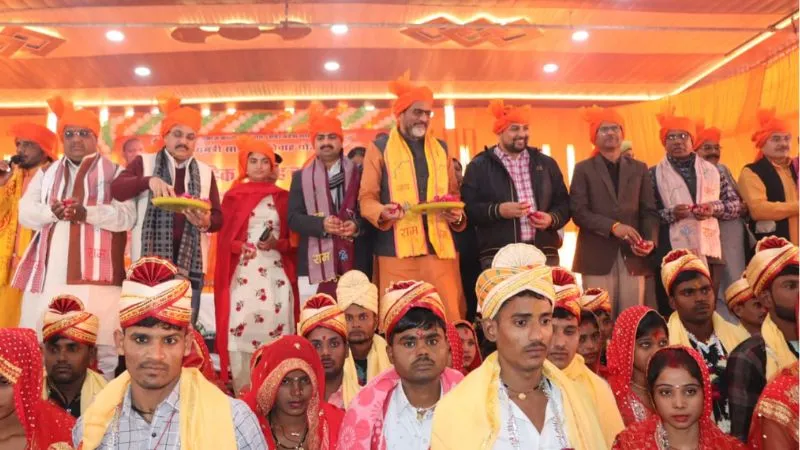 Chitrakoot: 264 जोड़ों ने दांपत्य जीवन की दहलीज पर एक साथ रखा पहला कदम; नशामुक्त जीवन का भी लें वचन- सांसद आरके सिंह पटेल...