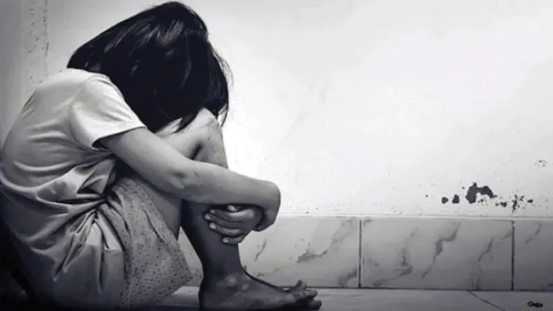 Kanpur News: स्कूली वैन में छात्रा से दुष्कर्म... स्कूल प्रबंधन ने वारदात छिपाए रखा.. अब आई ये खबर सामने.. जानें...