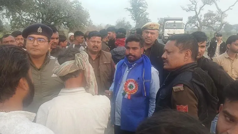 Kanpur: डंपर ने छात्राओं को कुचला: एक छात्रा की मौत दो गंभीर रूप से घायल, ग्रामीणों ने की सड़क जाम... 