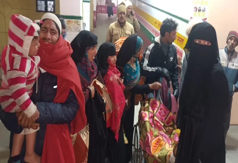 संभल : जिला अस्पताल में नवजात बच्ची की मौत, परिजनों ने किया हंगामा