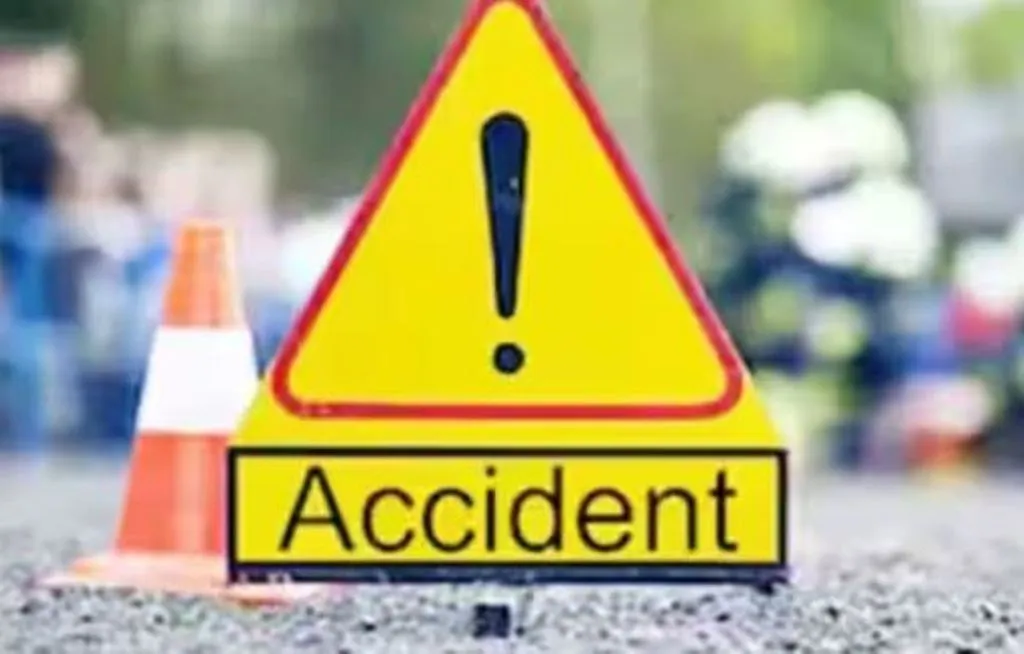 मध्य प्रदेश: डिवाइडर से टकराई कार, चार की मौत और तीन घायल 