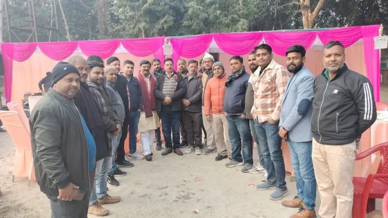 लखनऊ : मकर संक्रांति तो बहाना है, असली बात एक जुटता दिखाना है