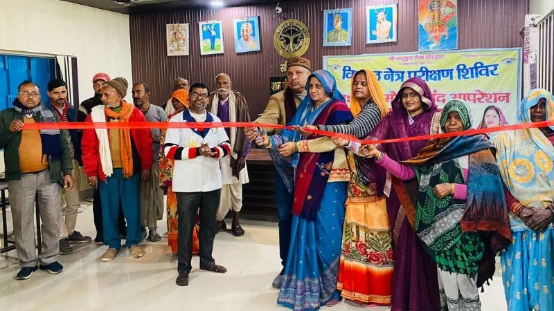 Banda News: सद्गुरु नेत्र चिकित्सालय जानकी कुंड ने किया नेत्र शिविर का आयोजन; 35 मरीजों का होगा लेंस प्रत्यारोपण...