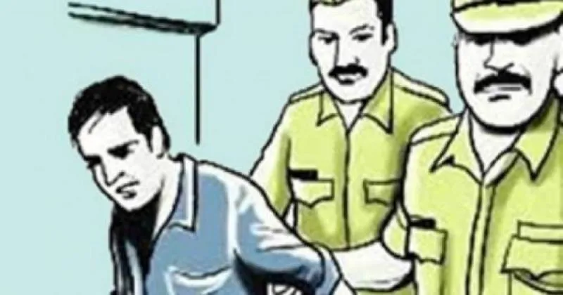 रुद्रपुर: घर में चोरी करता पकड़ा...लोगों ने पुलिस को सौंपा