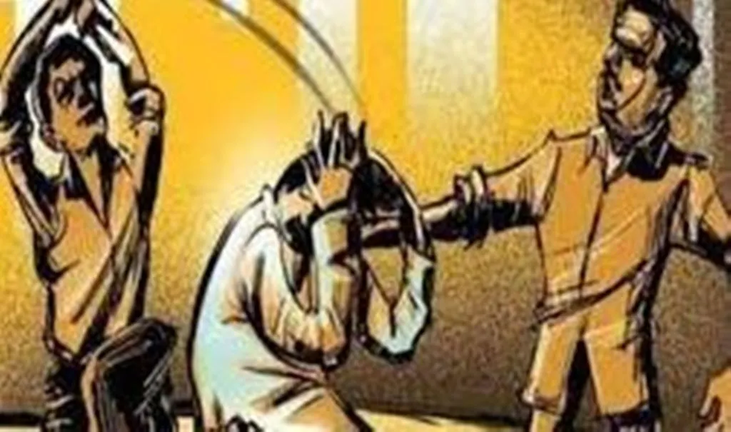 बरेली: बाल काटने को लेकर हुआ झगड़ा, छात्रों ने लाठी-डंडों से नाई को पीटा, अस्पताल में भर्ती