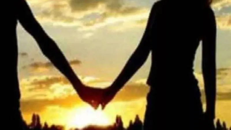 संभल : पुलिस चौकी पहुंची महिला, प्रेमी संग रहने की जिद पर अड़ी...जानिए फिर क्या हुआ?