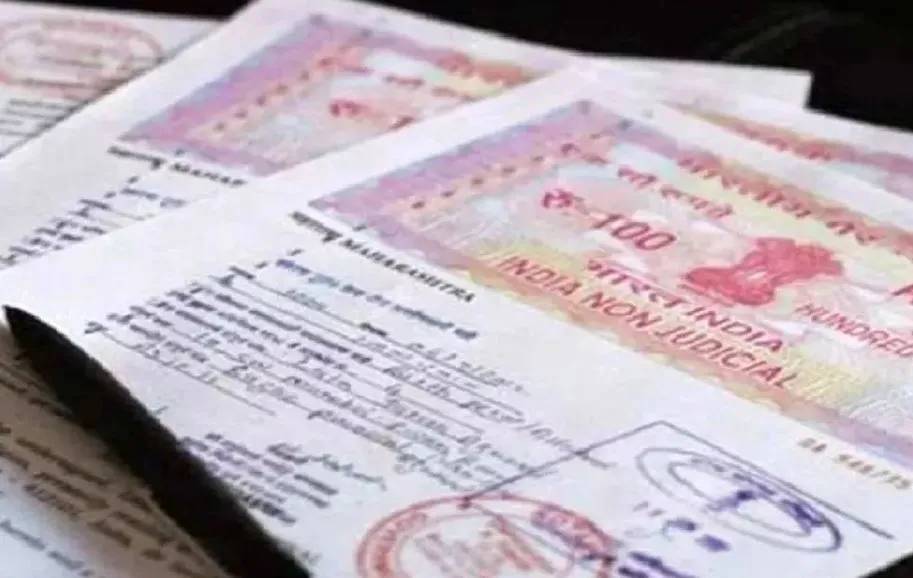 मथुरा: संपत्ति के लिए बेटियों में लड़ाई, 8 घंटे तक चिता पर रखा रहा मां का शव, श्मशान में ही स्टांप पेपर मंगवाकर बंटवारा