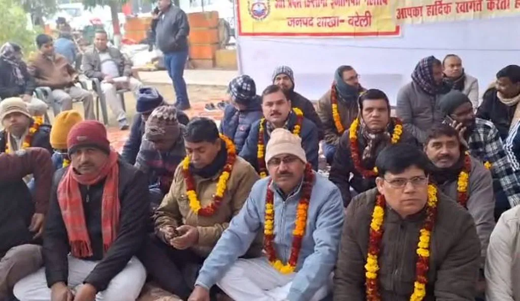 बरेली: पुरानी पेंशन बहाली को लेकर आंदोलन उग्र, कर्मचारी लोकसभा चुनाव में देंगे सरकार को वोट की चोट