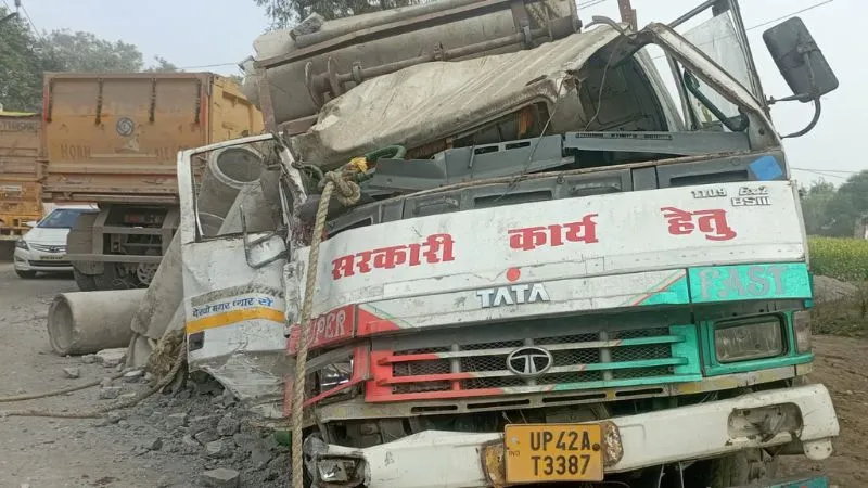Fatehpur: दो ट्रेलरों की भिड़ंत..एक चालक की मौत व दूसरा घायल, जांच में जुटी पुलिस... 