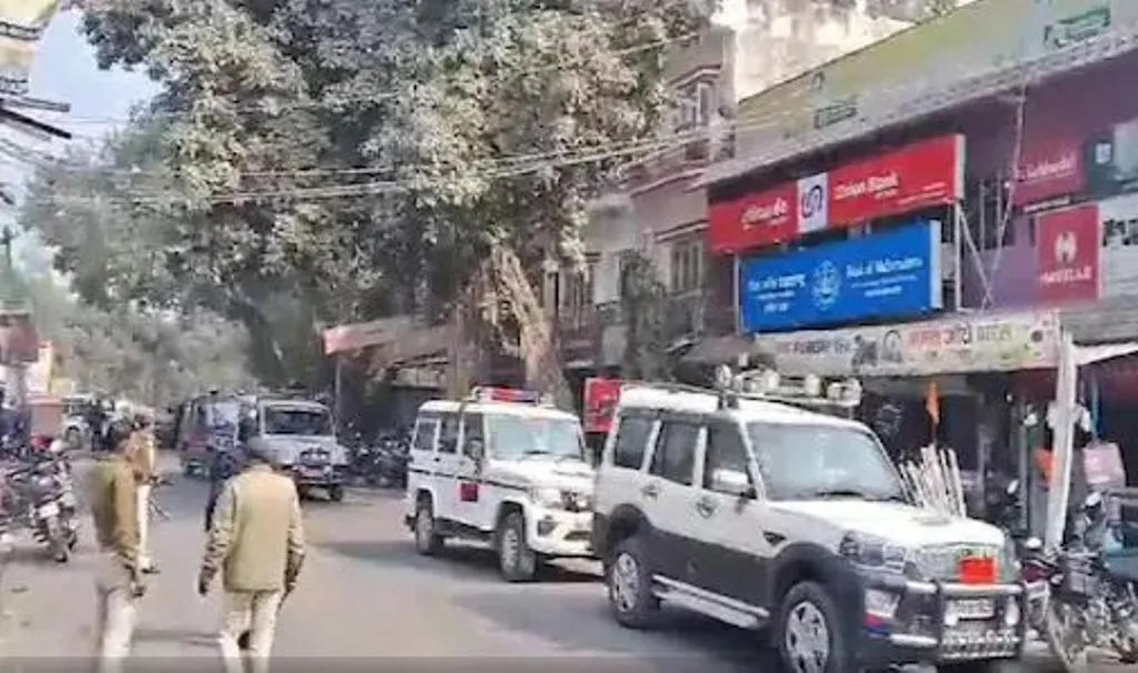 बिहार: बदमाशों ने दिनदहाड़े बैंक से लूटे 90 लाख रुपये, दो राउंड फायरिंग करने के बाद हुए फरार
