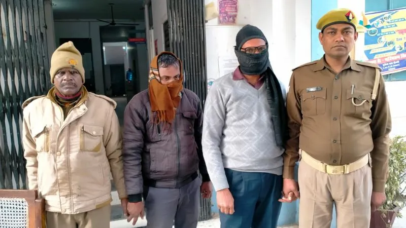 UP: एंटी करप्शन टीम ने राजस्व निरीक्षक को साथी सहित रिश्वत लेते रंगेहाथ किया गिरफ्तार... खेत की पैमाइश के नाम पर मांगे 10 हजार रुपये
