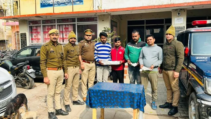 Farrukhabad News: लूट की योजना बना रहे चार शातिर गिरफ्तार, दो तमंचा समेत अन्य उपकरण हुए बरामद...