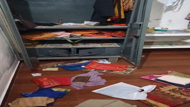 Kanpur: मंकी कैप पहन कर साइकिल से आए चोर, गत्ते में कुत्ते को किया बंद फिर लाखों की चोरी को दिया अंजाम