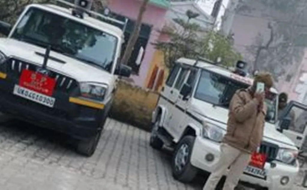 पीलीभीत: डबल मर्डर में संदिग्ध को धर ले गई उत्तराखंड पुलिस, दिनभर एसपी सिटी ने डाला था डेरा, अब जिम्मेदार साधे चुप्पी