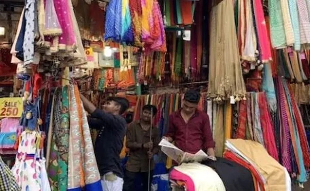 शादी की शॉपिंग को लेकर है कंफ्यूजन, दिल्ली की इन 5 मार्केट से खरीद सकते हैं कम बजट में ट्रेंडिंग कपड़े