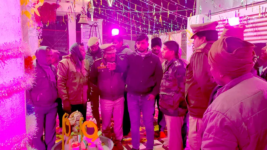 प्राण प्रतिष्ठा से पूर्व मूर्तियां खंडित, मचा हड़कंप, कई थानों की फोर्स मौके पर