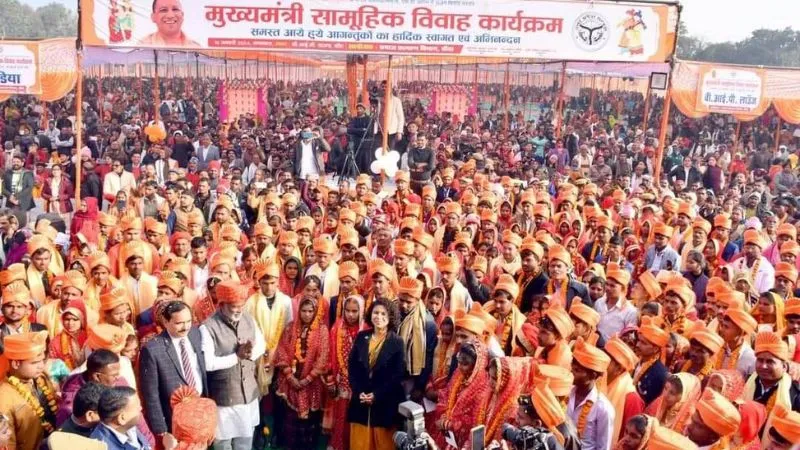 Banda News: मुख्यमंत्री सामूहिक विवाह समारोह में 701 जोड़ों ने थामा एक-दूसरे का हाथ, आशीर्वाद देने पहुंचे जल शक्ति मंत्री स्वतंत्र देव सिंह...