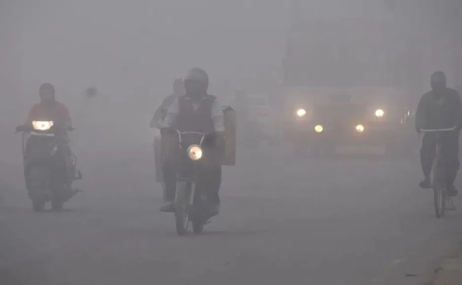 दिल्ली सहित पूरे उत्तर भारत में ठंड का सितम जारी, घने कोहरे से थमी वाहनों की रफ्तार, IMD ने अगले 4-5 दिनों के लिए ऑरेंज अलर्ट किया जारी 