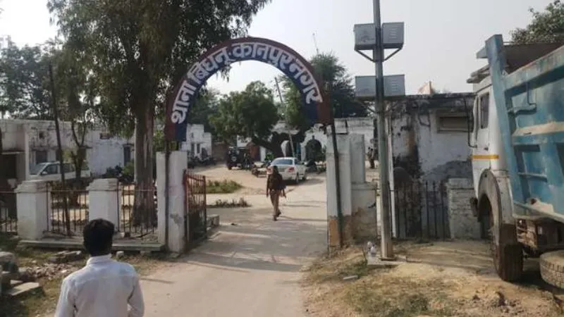 Kanpur News: नाले में पड़ा मिला नवजात शिशु का शव, क्षेत्रीय लोगों ने दी पुलिस को सूचना...