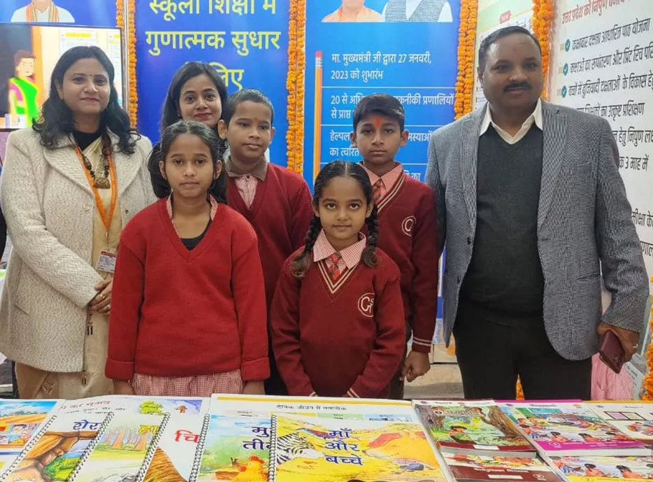 लखनऊ के सरकारी स्कूल में पढ़ने वाली बिटिया की फर्राटेदार पढ़ाई देख केन्द्रीय मंत्री हुए हैरान, CM योगी के सामने मंच पर की प्रशंसा