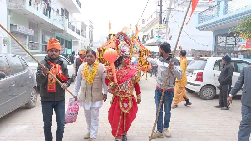 बुलडोजर पर यात्रा हनुमान
