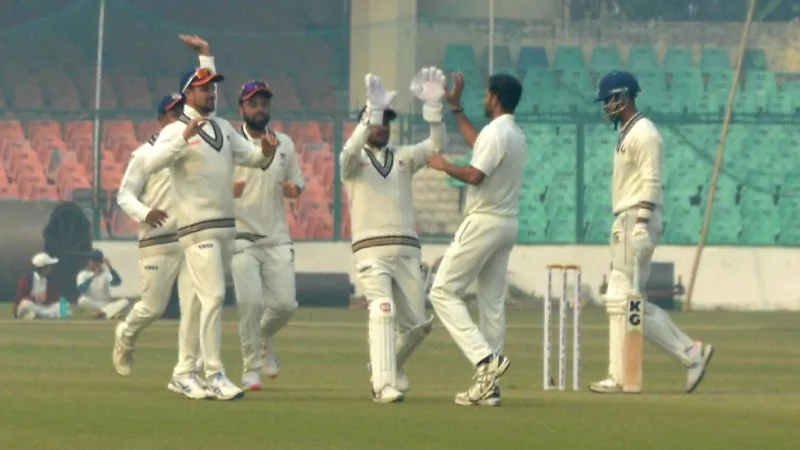 Cricket: भुवनेश्वर कुमार ने आठ विकेट लेकर मचाया तहलका, बंगाल को मिली इतने रनों की बढ़त...जानें..