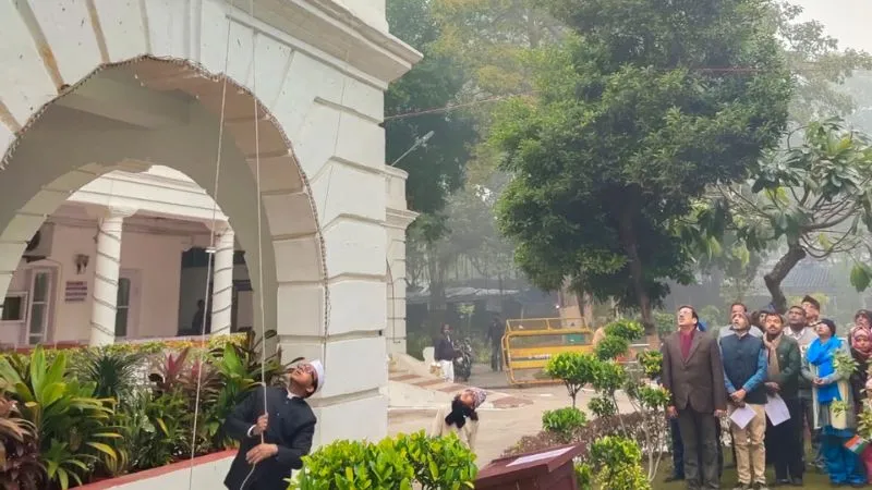 Kanpur: गणतंत्र दिवस पर मण्डलायुक्त ने किया ध्वजारोहण; स्वतंत्रता संग्राम सेनानियों के परिजन सम्मानित...