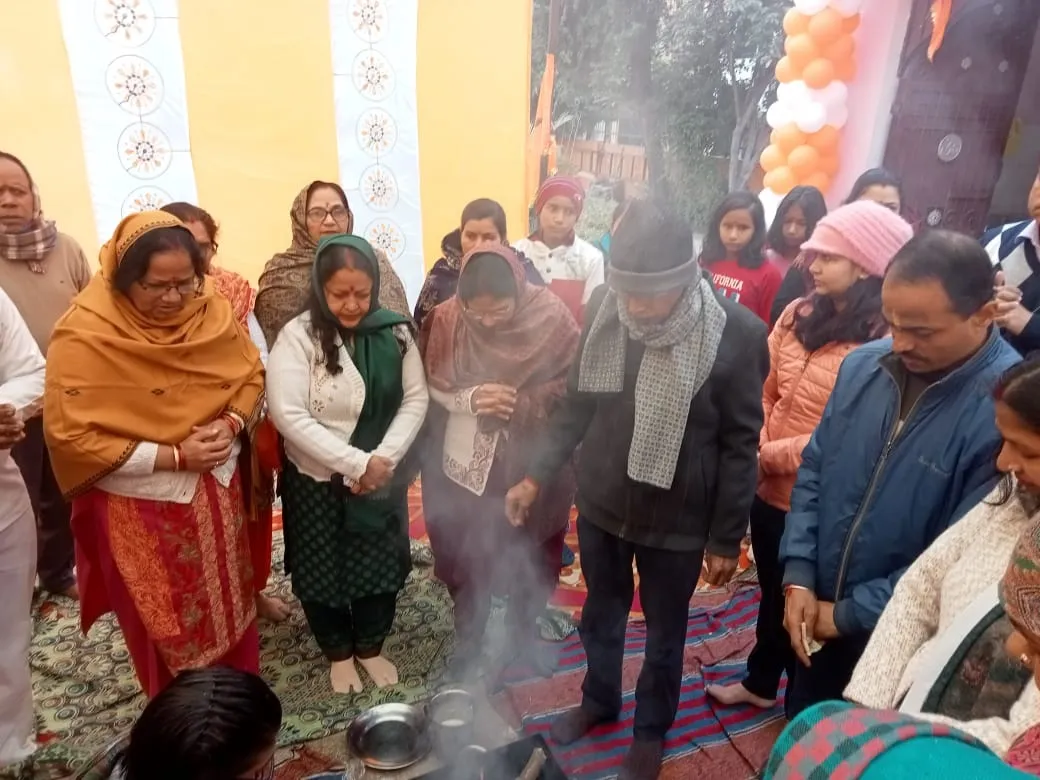 मंदिर की सुरक्षा में मुस्तैद पुलिस