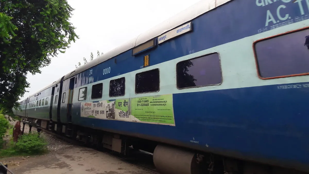 रेल यात्रियों को परेशानी :नान इण्टरलॉक कार्य के चलते गरीब रथ समेत कई ट्रेनें बदले मार्ग से चलेंगी