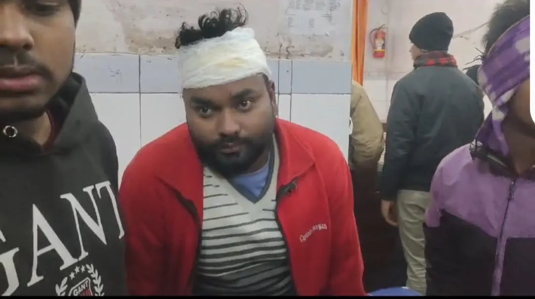 पत्नी से अश्लील बात करने का विरोध करने पर पति पर किया हमला, जेवर भी छीन ले गये बदमाश