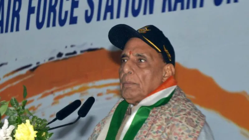 UP: रक्षा मंत्री राजनाथ सिंह ने सैनिकों की तुलना भगवान से की..बोले- 'जो हमारी जान बचाता है वही हमारे लिए ईश्वर के समान है'...