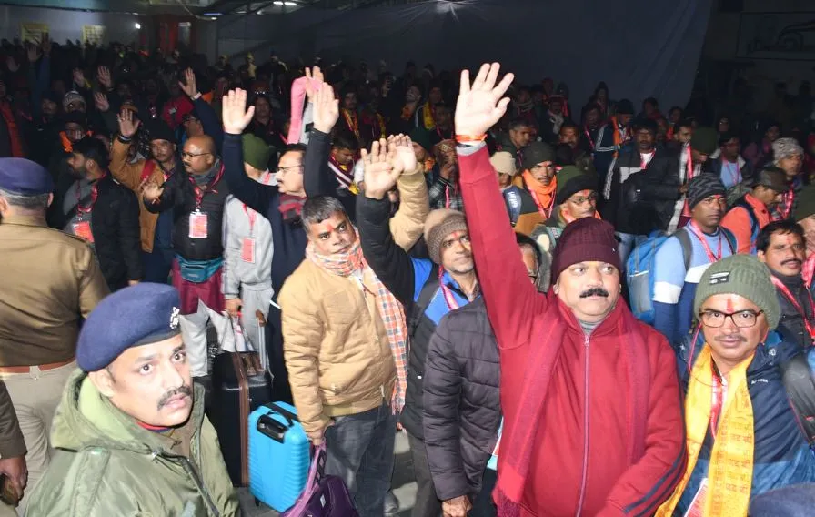 आस्था स्पेशल: जय श्री राम के उद्घोष के साथ श्रद्धालु अयोध्या रवाना