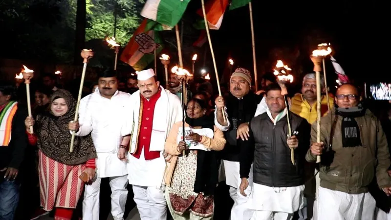 लखनऊ: राहुल गांधी की 'भारत जोड़ो न्याय यात्रा' के समर्थन में कांग्रेसियों ने निकाला मशाल जुलूस