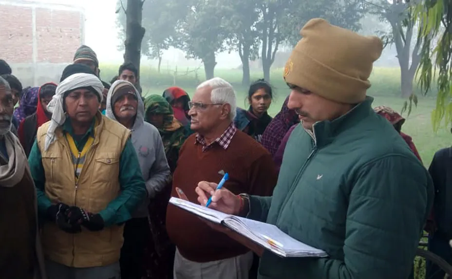 अधेड़ की डंडे से पीटकर हत्या , गांव से बाहर मिला शव , बेटे पर हत्या का शक