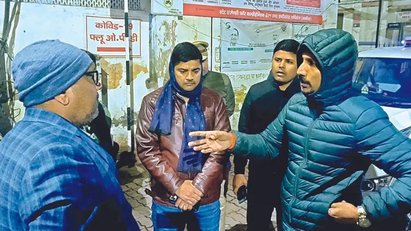 Kanpur News: बिना आईडी वालों को भी रैन बसेरों में आसरा मिले, डीएम विशाख जी अय्यर ने निरीक्षण कर दिए ये निर्देश