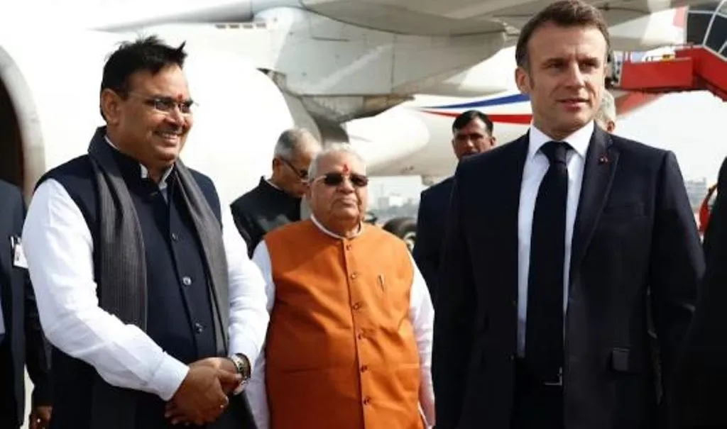 फ्रांस के राष्ट्रपति मैक्रों पहुंचे जयपुर, सीएम, विदेश मंत्री और राज्यपाल ने किया स्वागत 