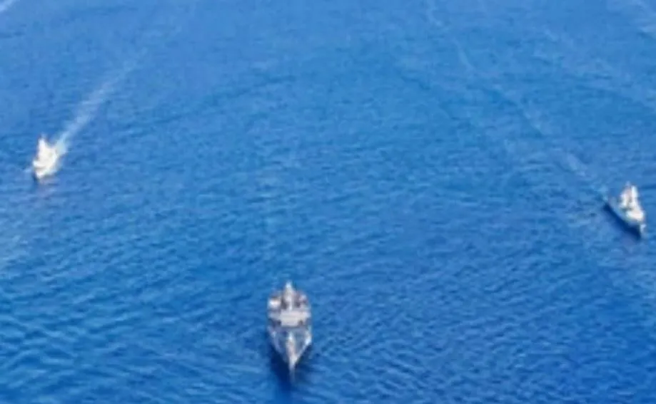 अमेरिकी नौसेना ने लाल सागर में जहाज पर हमले के बाद हूती लड़ाकों को मार गिराया 