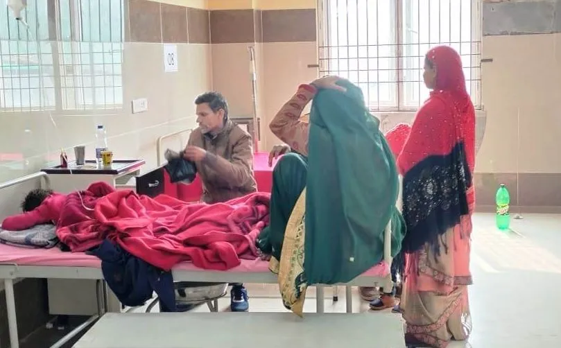 पीलीभीत: एनएमसी टीम के आने की लगी भनक, अव्यवस्थाओं के बीच एमसीएच विंग में शिफ्ट कर दिया महिला अस्पताल 