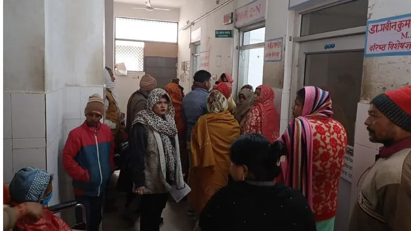 Farrukhabad :लोहिया अस्पताल में फिजीशियन छुट्टी पर; इलाज को भटके मरीज, बिना दवा लिए लौटे घर....