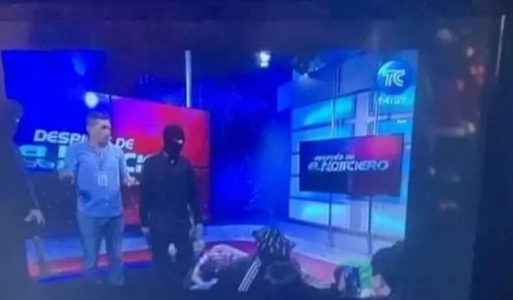 इक्वाडोर में लाइव शो के दौरान टीवी स्टूडियो में घुसे बंदूकधारी, कर्मचारियों को दी धमकी