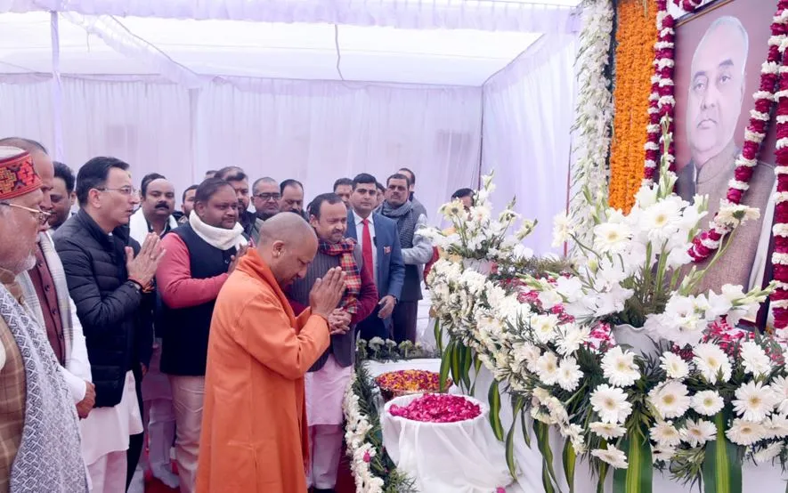 शाहजहांपुर: दिवंगत भाजपा विधायक के घर पहुंचे सीएम योगी, अर्पित की श्रद्धांजलि, परिजनों को बंधाया ढांढस