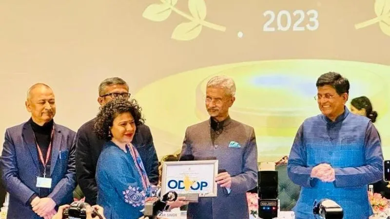 Banda: शजर उद्योग को मिला राष्ट्रीय पुरस्कार, जनपद के शिल्पियों की आर्थिक उन्नति के खुले रास्ते...   