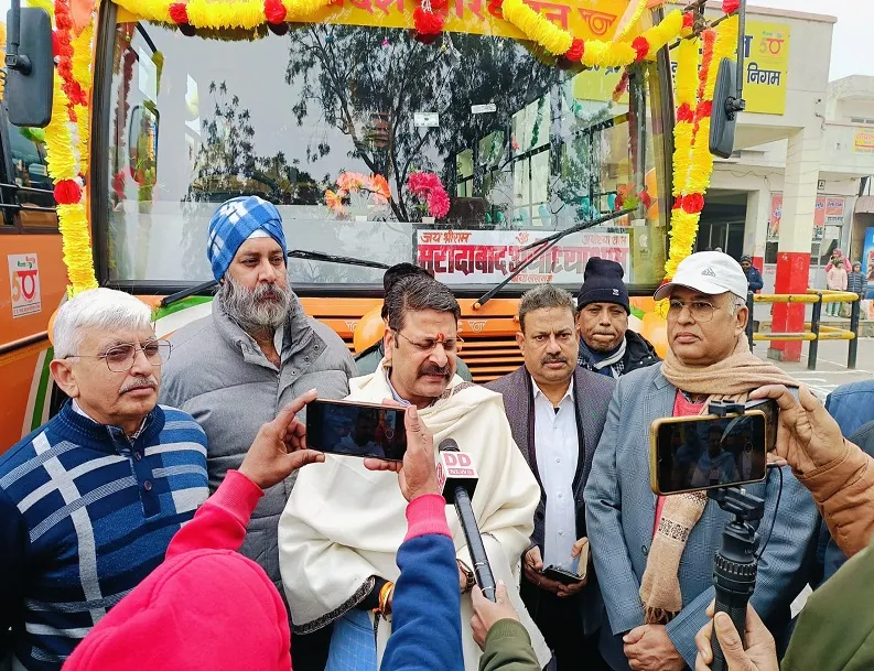 Moradabad News : मुरादाबाद टू अयोध्या...दो बसों को शहर विधायक ने किया रवाना