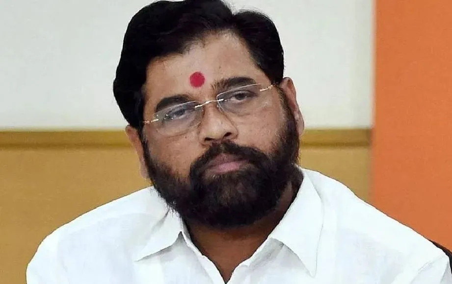 Maharashtra News: 'वर्षा’ के बाहर पहुंचे समर्थकों से एकनाथ शिंदे ने की यह खास अपील