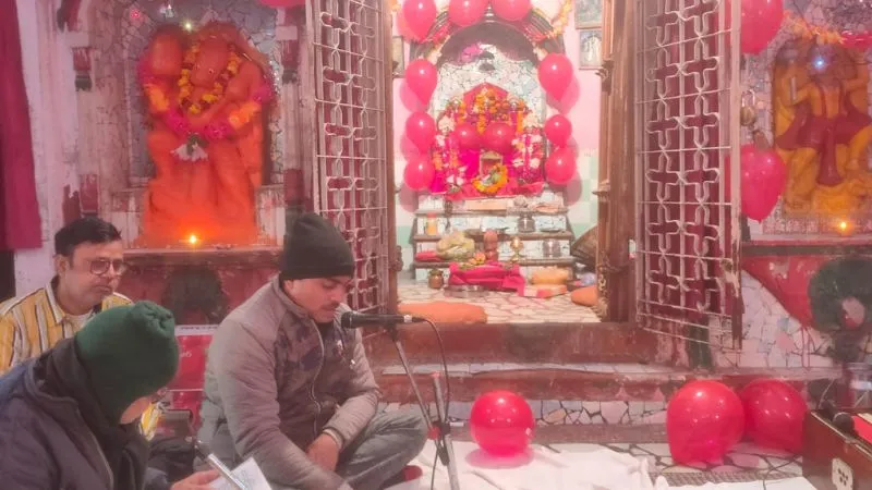 Ram Mandir: आ गये रघुनंदन सजवा दो द्वार द्वार, सजी नगरिया है सारी… प्राण प्रतिष्ठा होते ही चारों ओर गूंजने लगे घंटा घड़ियाल