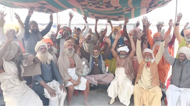 Farrukhabad News: राम नगरिया में अव्यवस्थाएं देख भड़के संत, बैठक कर जताया विरोध, ये मांगें रखी