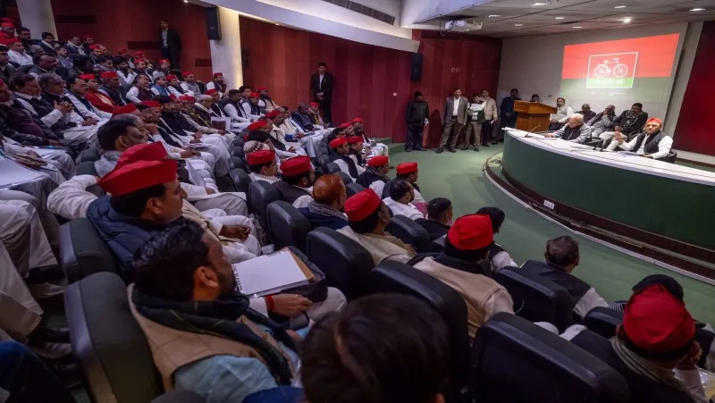 सपा मुखिया, अखिलेश यादव, (2)