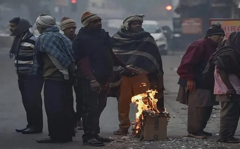 सर्दी का सितम! ठिठुर रही दिल्ली, IMD ने अगले 3 दिनों के लिए कई राज्यों में घने कोहरे का अलर्ट किया जारी 