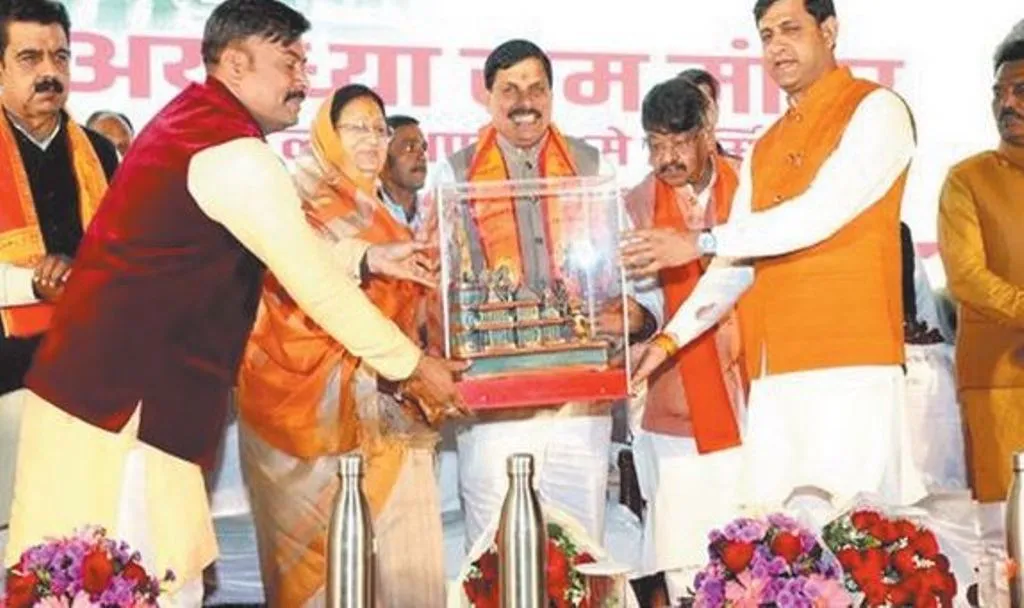 सीएम मोहन यादव ने इंदौर में श्री राममंदिर की प्रतिकृति का किया अनावरण 