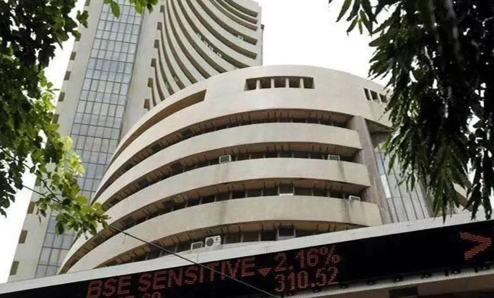 सेंसेक्स शुरुआती कारोबार में 272 अंक टूटा, निफ्टी में भी गिरावट  